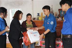 Sinh viên tình nguyện hướng về quê hương