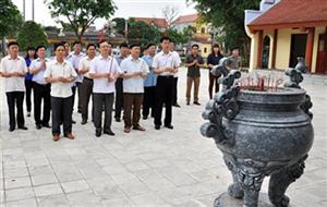 Lãnh đạo tỉnh Hưng Yên dâng hương tưởng niệm Tổng Bí thư Nguyễn Văn Linh