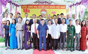 Chủ tịch UBND tỉnh Nguyễn Văn Phóng dự ngày hội 