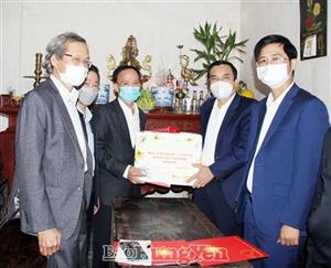 Thăm, tặng quà Tết thương binh và người cao tuổi trên địa bàn thành phố Hưng Yên