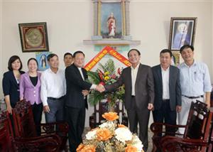 Hưng Yên: Thăm, tặng quà và chúc mừng các chức sắc, đồng bào Công giáo