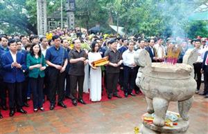 Dâng hương tưởng niệm 744 năm Ngày Tướng quân Phạm Ngũ Lão ra quân đánh giặc giữ nước