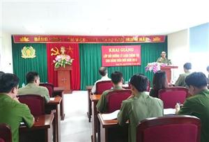 Khai giảng lớp bồi dưỡng lý luận chính trị cho đảng viên mới năm 2015