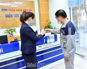 Công ty Điện lực Hưng Yên: Đẩy mạnh thanh toán tiền điện không dùng tiền mặt