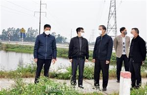 Đồng chí Phó Chủ tịch UBND tỉnh Nguyễn Hùng Nam kiểm tra công tác lấy nước đổ ải vụ xuân