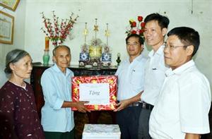 Hưng Yên: Sôi nổi các hoạt động thăm, tặng quà gia đình chính sách
