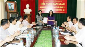 Hưng Yên: Bàn giao danh sách chính thức 10 người ứng cử đại biểu Quốc hội và 88 người ứng cử đại biểu HĐND tỉnh