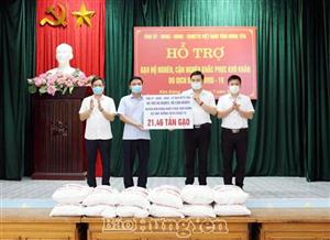 Trao gạo hỗ trợ hộ nghèo, hộ cận nghèo bị ảnh hưởng của dịch Covid-19 tại các huyện: Kim Động, Văn Lâm