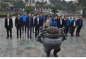 Đoàn đại biểu Tỉnh đoàn dâng hương tưởng niệm Tổng Bí thư Nguyễn Văn Linh