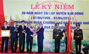 Kim Động đón nhận Huân chương Lao động hạng Nhì