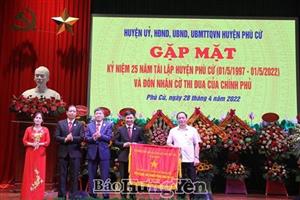 Phù Cừ: Kỷ niệm 25 năm tái lập huyện và đón nhận Cờ thi đua của Chính phủ