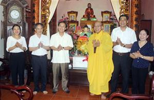 Ban chỉ đạo công tác tôn giáo tỉnh: Thăm, tặng quà các chức sắc Phật giáo