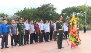 Đoàn đại biểu tỉnh Hưng Yên thăm viếng các di tích lịch sử tại Quảng Bình và Quảng Trị