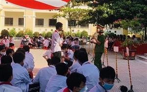 Ngăn chặn ma túy xâm nhập học đường