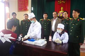 Khám kiểm tra sức khoẻ cho thanh niên trúng tuyển NVQS đợt 1 năm 2015