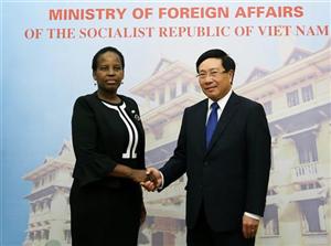 Phó Thủ tướng Phạm Bình Minh hội đàm với Bộ trưởng Ngoại giao Botswana