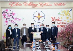 Đồng chí Chủ tịch HĐND tỉnh Trần Quốc Toản chúc Tết một số đơn vị