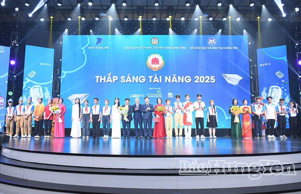 Trường THCS Nguyễn Tất Thành xuất sắc giành chiến thắng trong trận chung kết Gameshow “Thắp sáng tài năng” lần thứ 5 - năm 2025