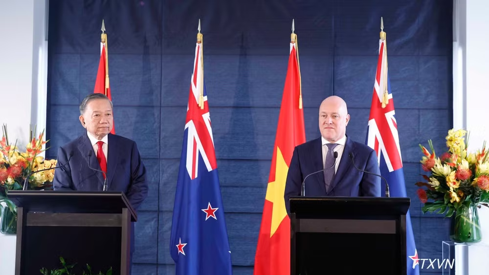 Tổng Bí thư, Chủ tịch nước Tô Lâm và Thủ tướng New Zealand gặp gỡ báo chí, chứng kiến trao văn kiện hợp tác