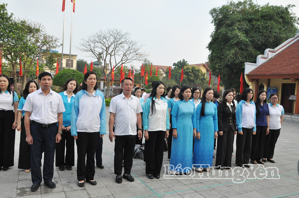 Đoàn đại biểu Trung ương Hội Liên hiệp Phụ nữ Việt Nam dâng hương tại Khu lưu niệm Tổng Bí thư Nguyễn Văn Linh và một số địa chỉ đỏ