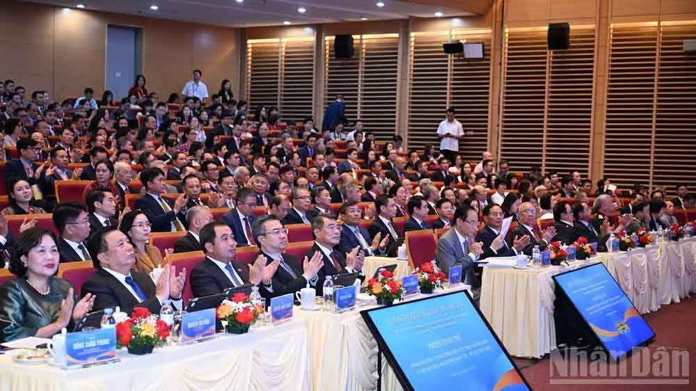 Đẩy mạnh công tác ngoại giao phục vụ phát triển đất nước trong giai đoạn mới