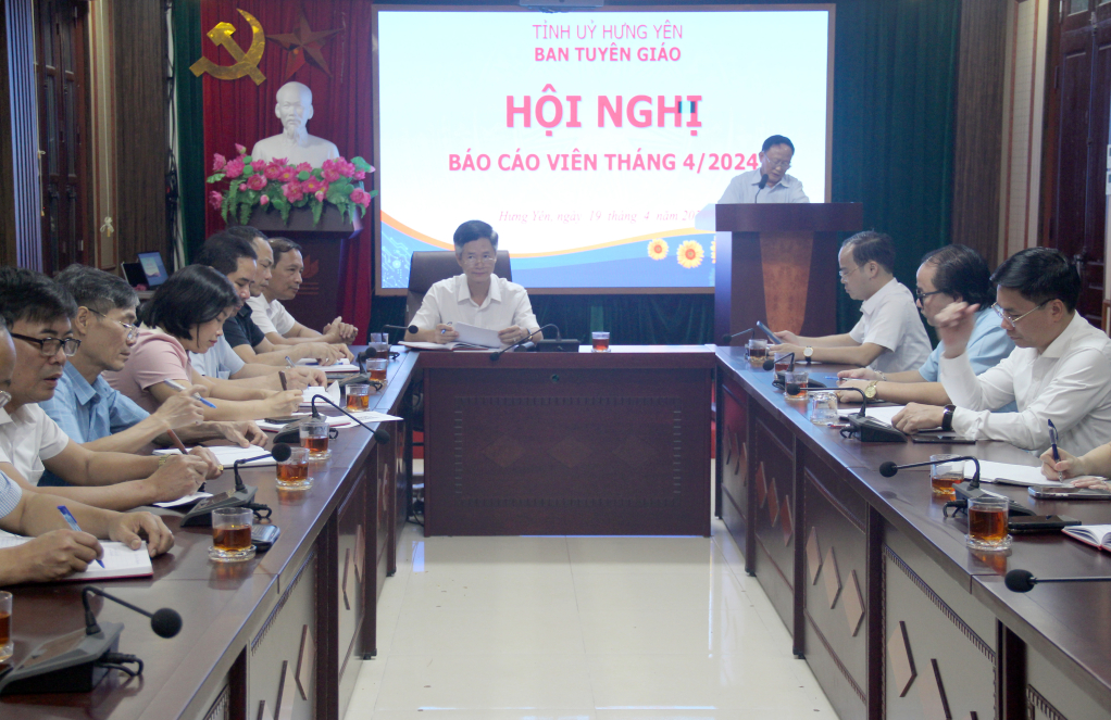 Hội nghị báo cáo viên tháng 4
