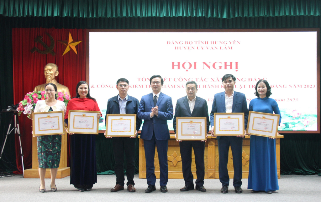 Xây dựng, chỉnh đốn Đảng và hệ thống chính trị trong sạch, vững mạnh