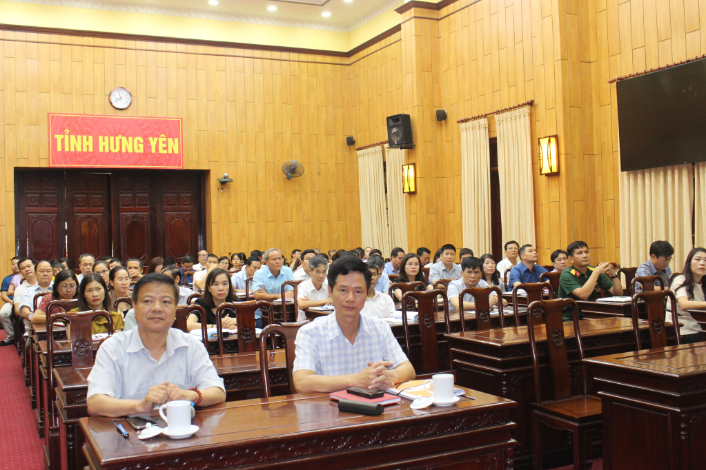Hội nghị báo cáo viên tháng 7