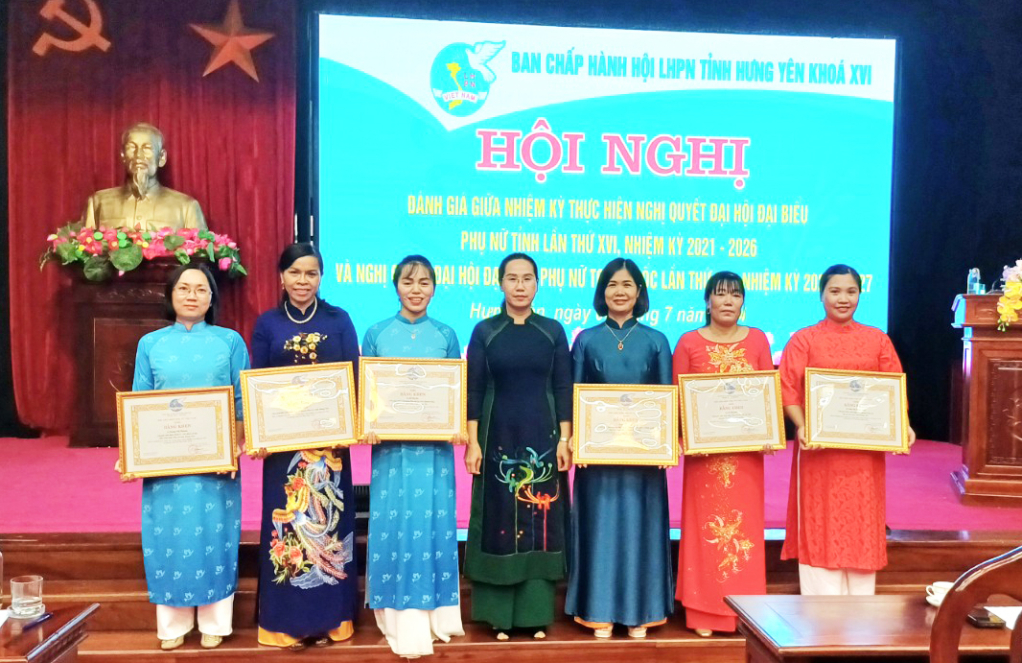 Hội nghị lần thứ Tám Ban chấp hành Hội Liên hiệp phụ nữ tỉnh khóa XVI