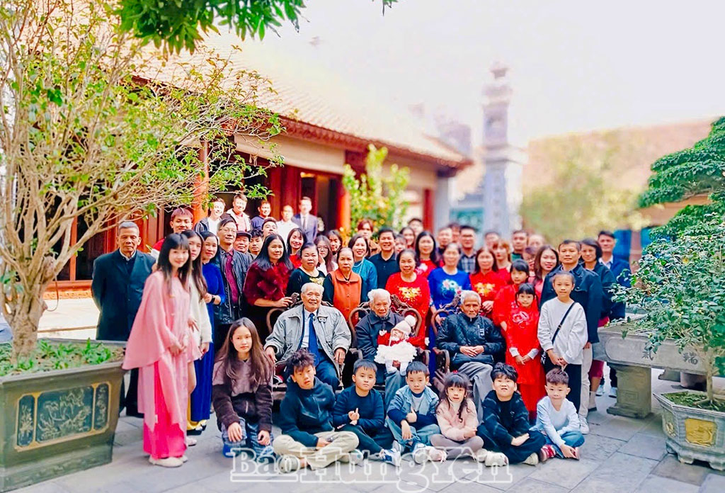 Xây hạnh phúc từ “nếp nhà”