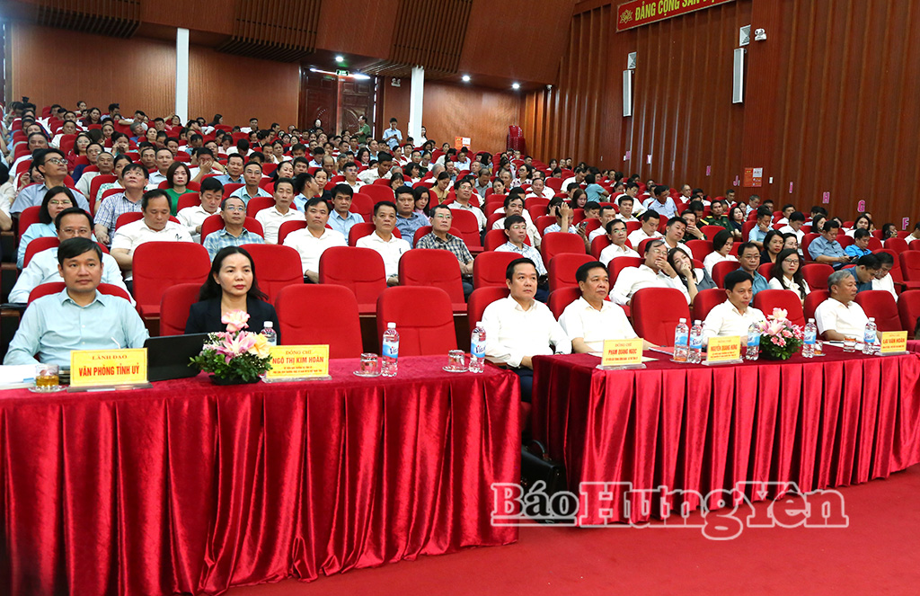 Đồng chí Phạm Quang Ngọc, Ủy viên Ban Chấp hành Trung ương Đảng, Bí thư Tỉnh ủy tiếp xúc, đối thoại với Nhân dân