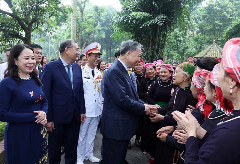 Tư tưởng Hồ Chí Minh về đạo đức cách mạng của cán bộ, đảng viên và sự vận dụng trong công tác xây dựng, chỉnh đốn Đảng hiện nay