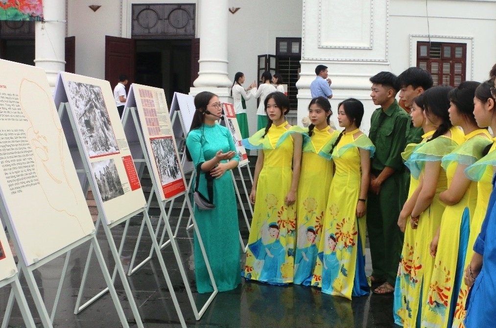 Kỷ niệm 134 năm Ngày sinh Chủ tịch Hồ Chí Minh (19/5/1890 - 19/5/2024): Đảng bộ, chính quyền và Nhân dân Hưng Yên tiếp tục đoàn kết, học tập và làm theo tư tưởng, đạo đức, phong cách Hồ Chí Minh