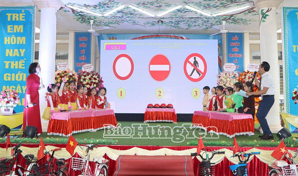 Hơn 100 trẻ mầm non tham gia chuyên đề “Bé với an toàn giao thông”