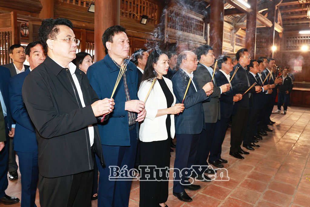 Dâng hương tưởng niệm nhà bác học, danh nhân văn hóa Lê Quý Đôn