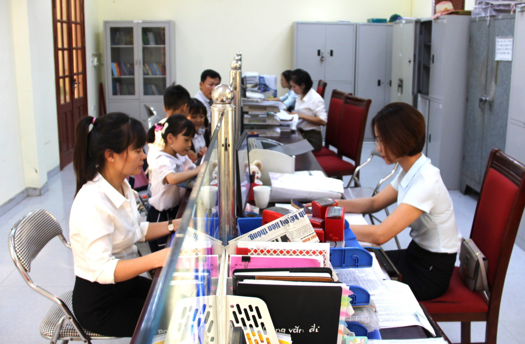Thực hiện sắp xếp, giải quyết chế độ, chính sách đối với cán bộ, công chức khi thực hiện sắp xếp đơn vị hành chính