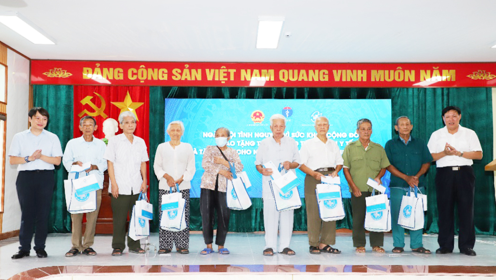 Ngày hội tình nguyện vì sức khỏe cộng đồng tại huyện Tiên Lữ