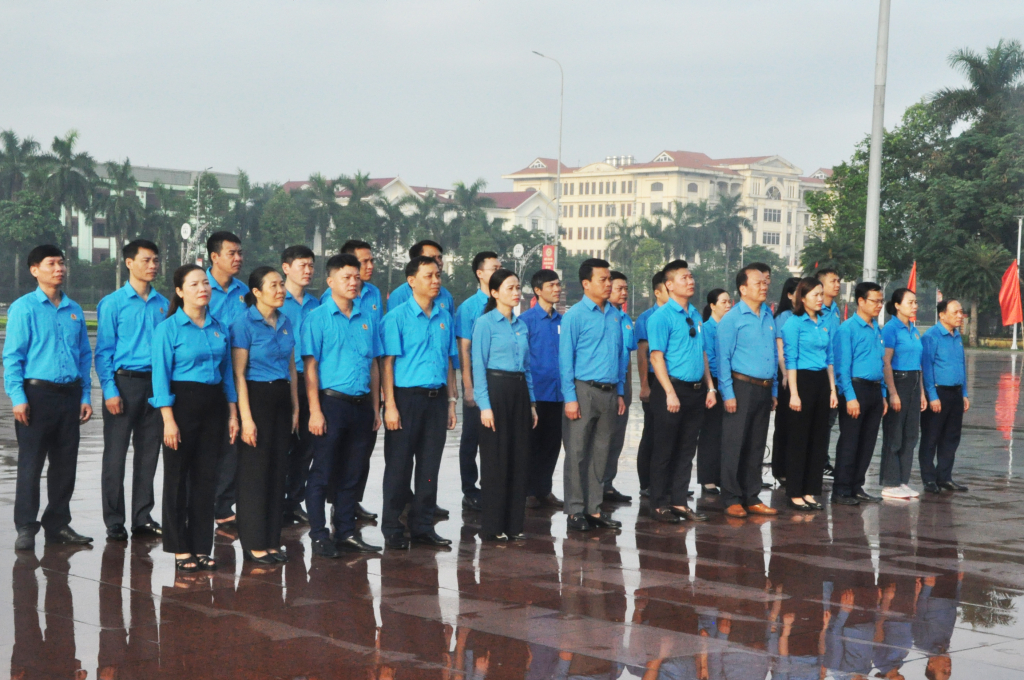 Dâng hoa tưởng niệm Tổng Bí thư Nguyễn Văn Linh và dâng hương đồng chí Nguyễn Đức Cảnh