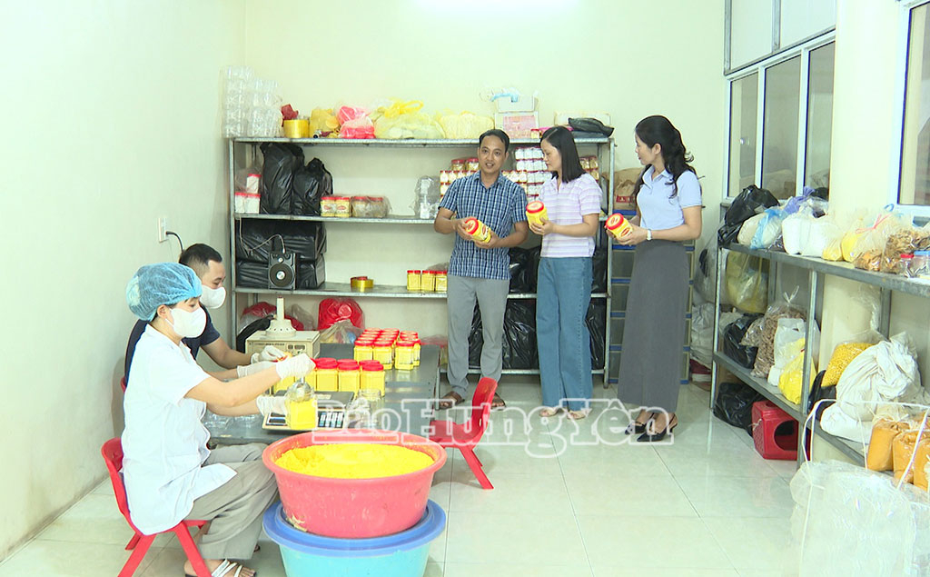 Nông dân thi đua sản xuất, kinh doanh chào mừng Đại hội