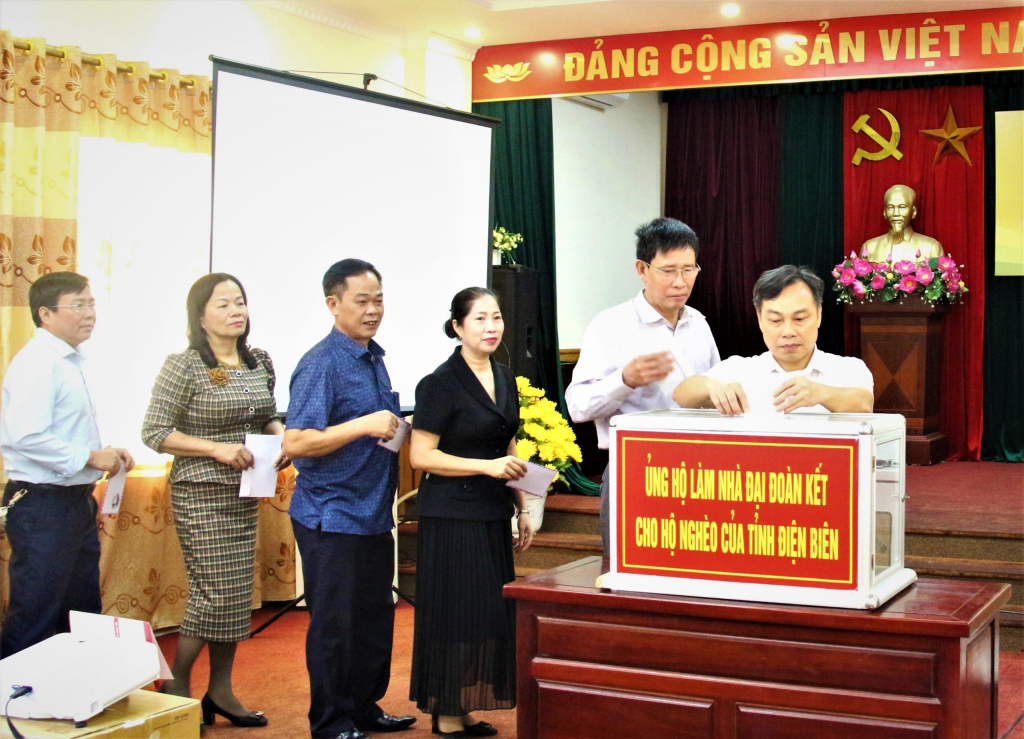 Triệu tấm lòng yêu thương - Nghìn mái nhà đại đoàn kết tặng hộ nghèo tỉnh Điện Biên