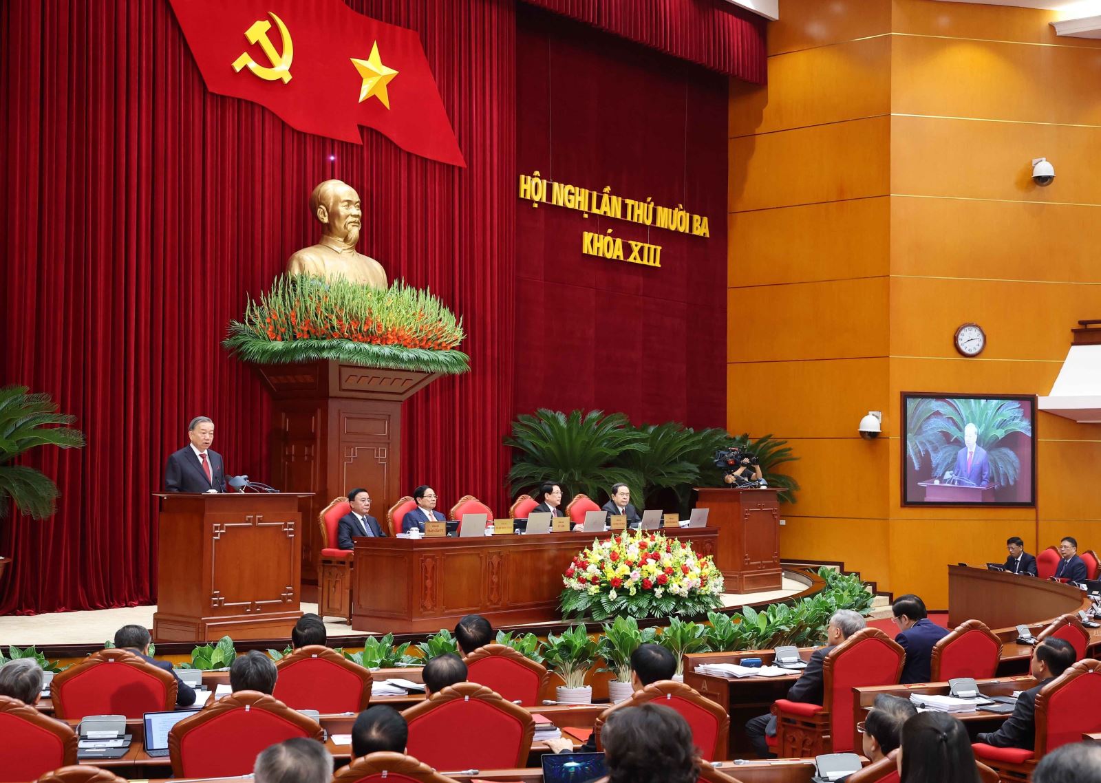 Phản bác các quan điểm sai trái, thù địch, xuyên tạc, phủ nhận chủ trương xây dựng Đảng và hệ thống chính trị trong sạch, vững mạnh, toàn diện ở Việt Nam