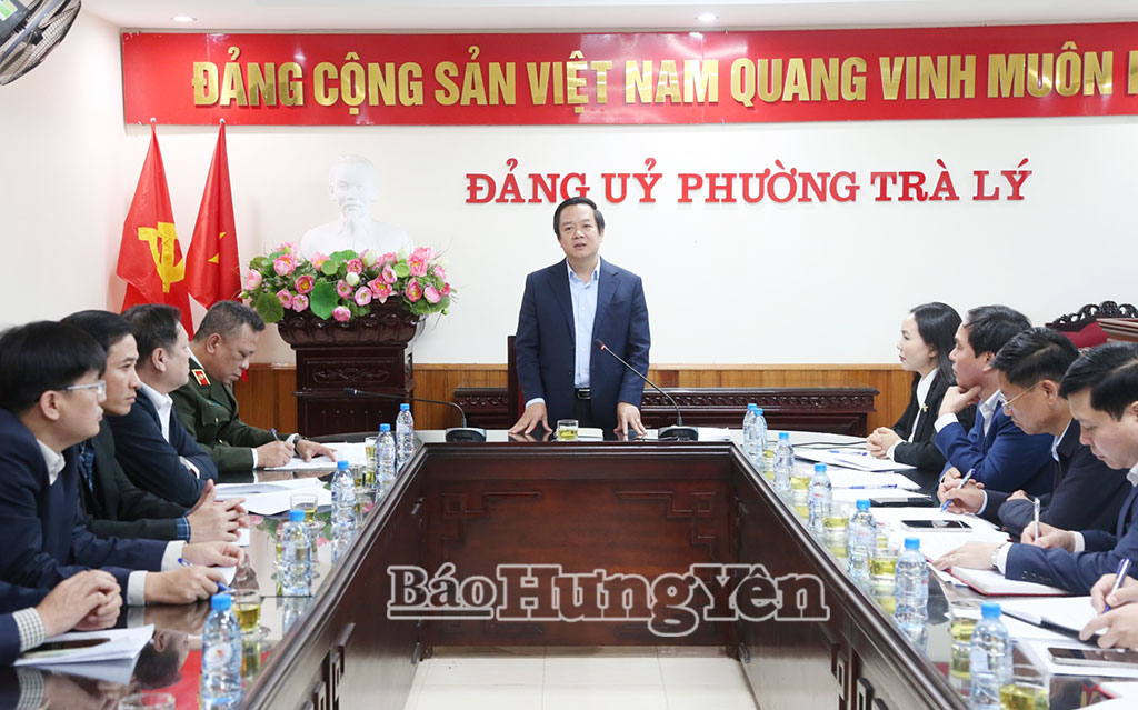 Đồng chí Chủ tịch UBND tỉnh Phạm Quang Ngọc làm việc với Thường trực Đảng ủy các phường về công tác bầu cử