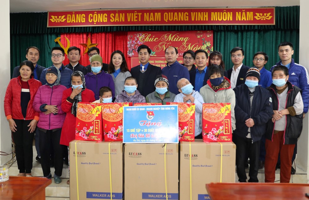 Quan tâm chăm lo đối tượng bảo trợ xã hội