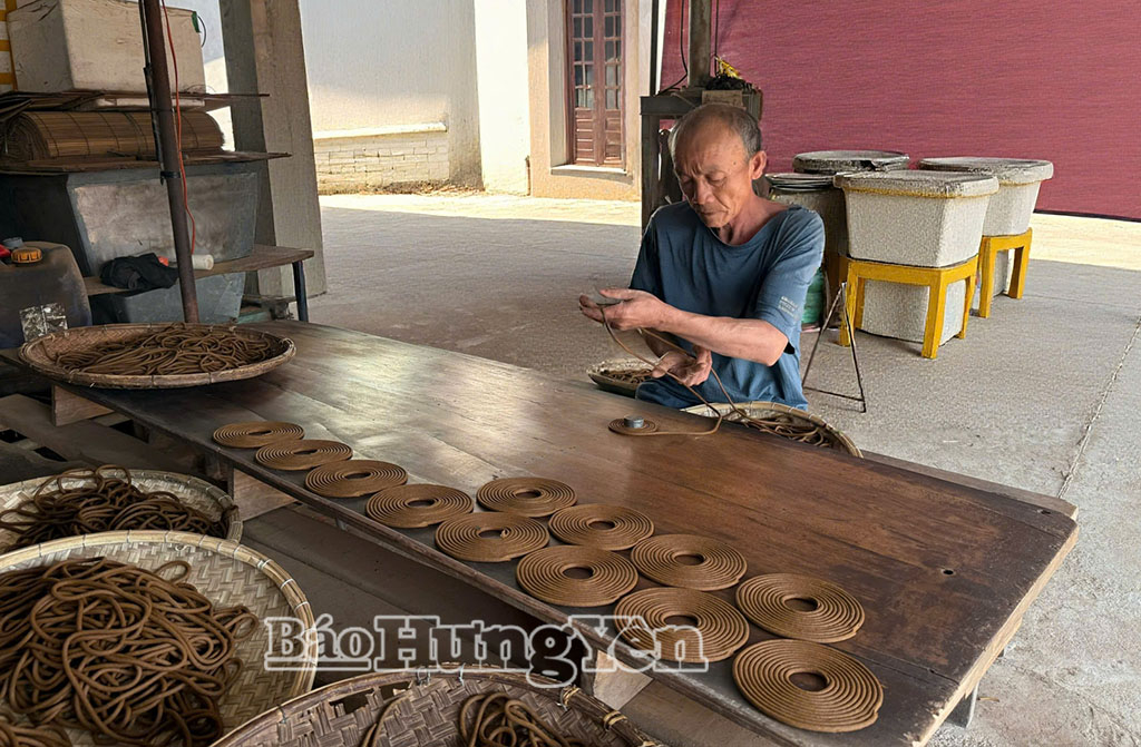 Tổ dân phố Cao lưu giữ, phát triển nghề làm hương truyền thống