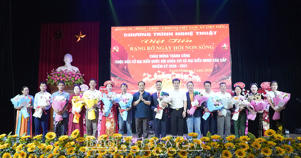 Xã Việt Tiến tổ chức chương trình nghệ thuật chào mừng thành công của cuộc bầu cử