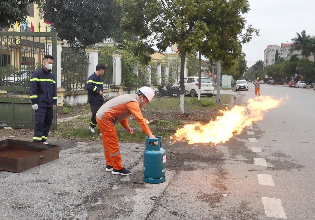 Công ty Điện lực Hưng Yên chú trọng công tác an toàn, vệ sinh lao động