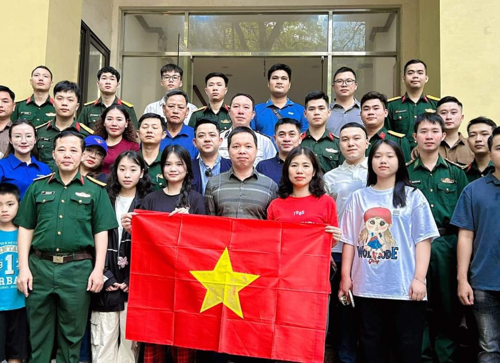 Nhóm tác giả tỉnh Hưng Yên đoạt giải A Cuộc thi tìm hiểu 70 năm Chiến thắng Điện Biên Phủ và 70 năm ngày ký Hiệp định Giơ-ne-vơ