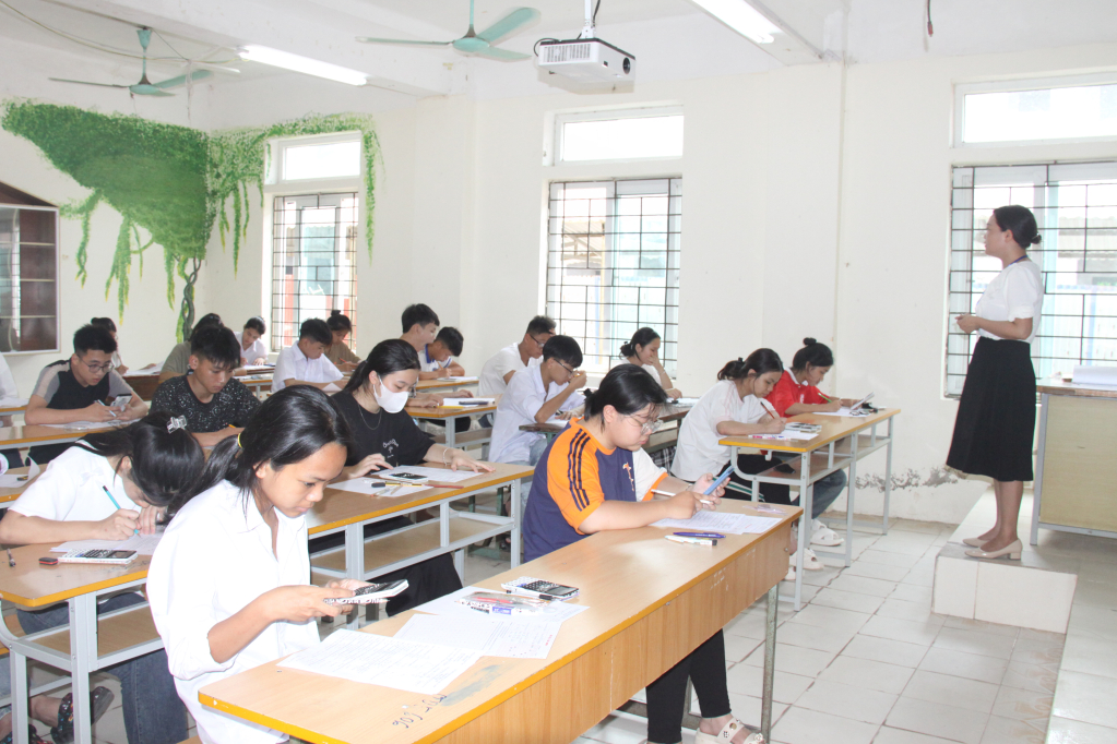 Ngày đầu tiên kỳ thi tuyển sinh lớp 10 THPT năm học 2024-2025 diễn ra an toàn, đúng quy chế