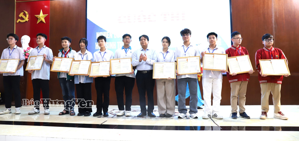 Trao giải cuộc thi nghiên cứu khoa học, kỹ thuật cấp tỉnh dành cho học sinh THCS và THPT năm học 2025 - 2026