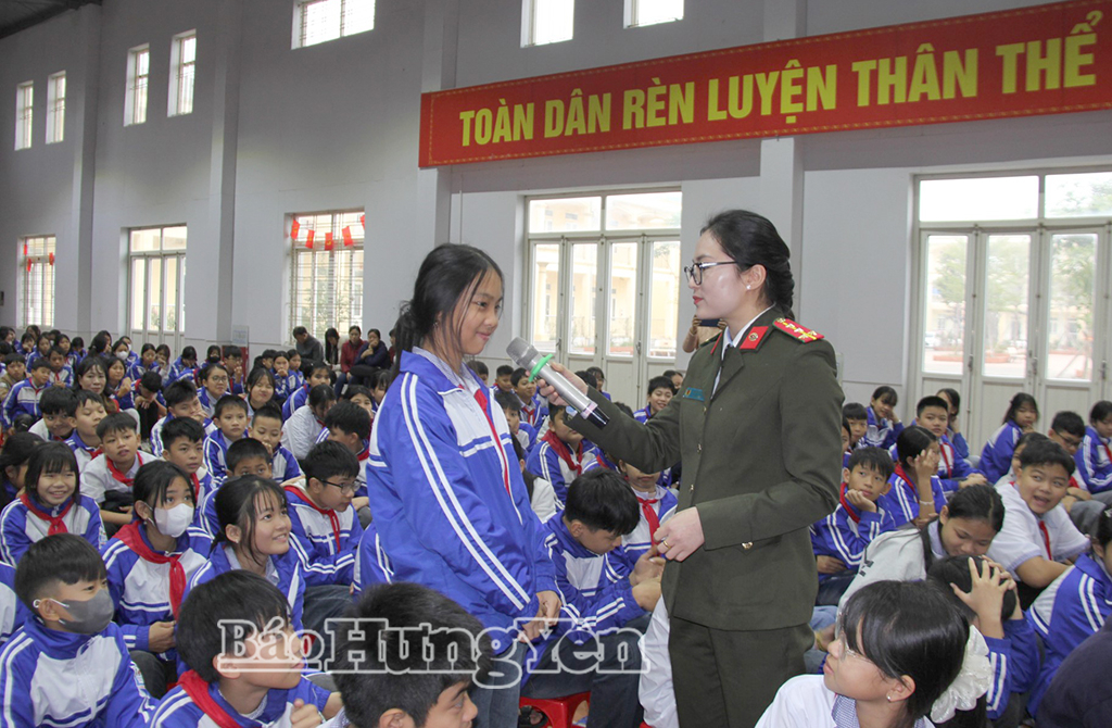 Tuyên truyền phòng, chống bắt cóc trực tuyến cho học sinh Trường THCS Thái Phương